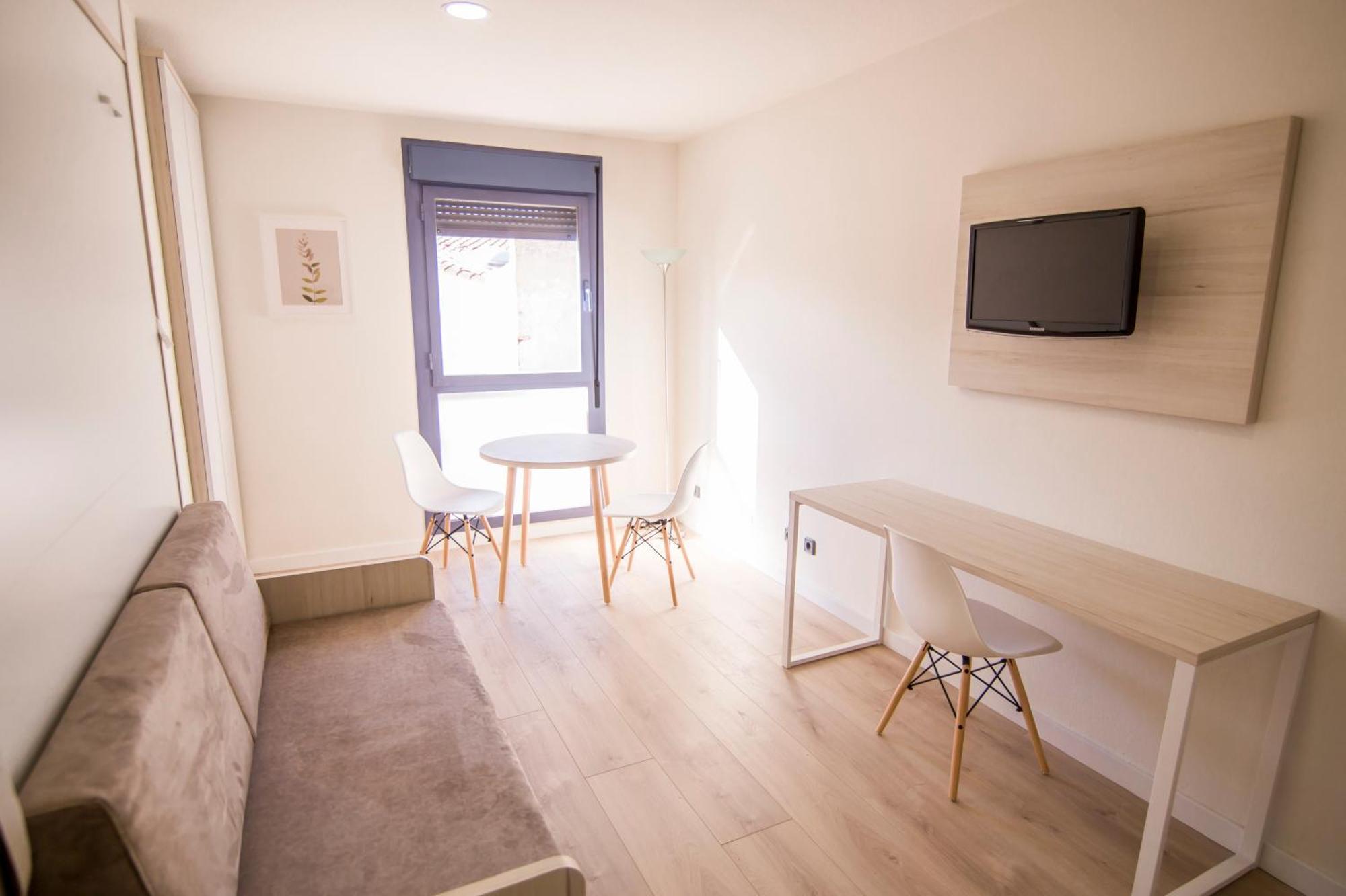 Apartamentos Plaza De Santiago - Estudios Turisticos - 1 Llave Pinto Eksteriør bilde