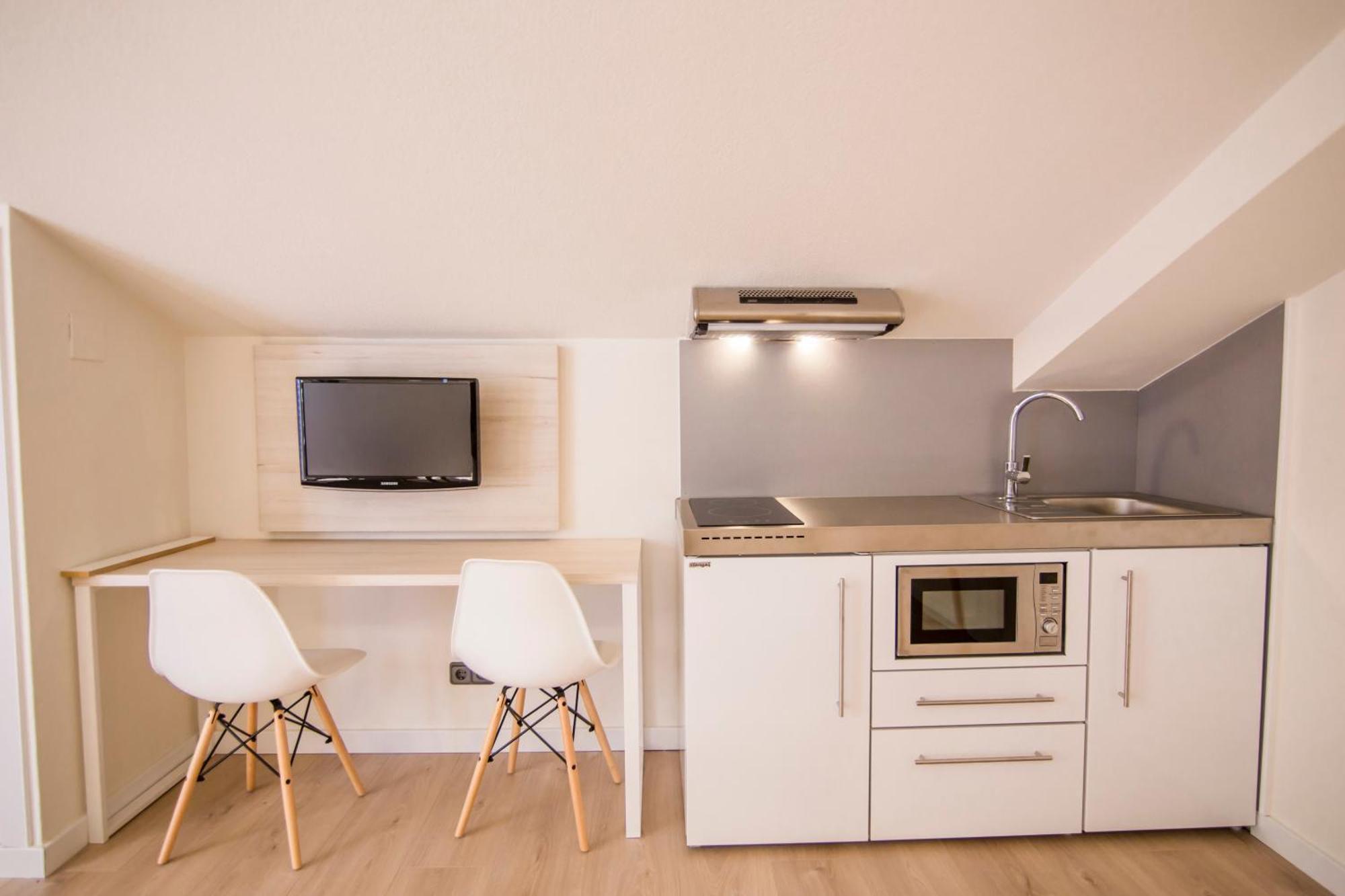 Apartamentos Plaza De Santiago - Estudios Turisticos - 1 Llave Pinto Eksteriør bilde
