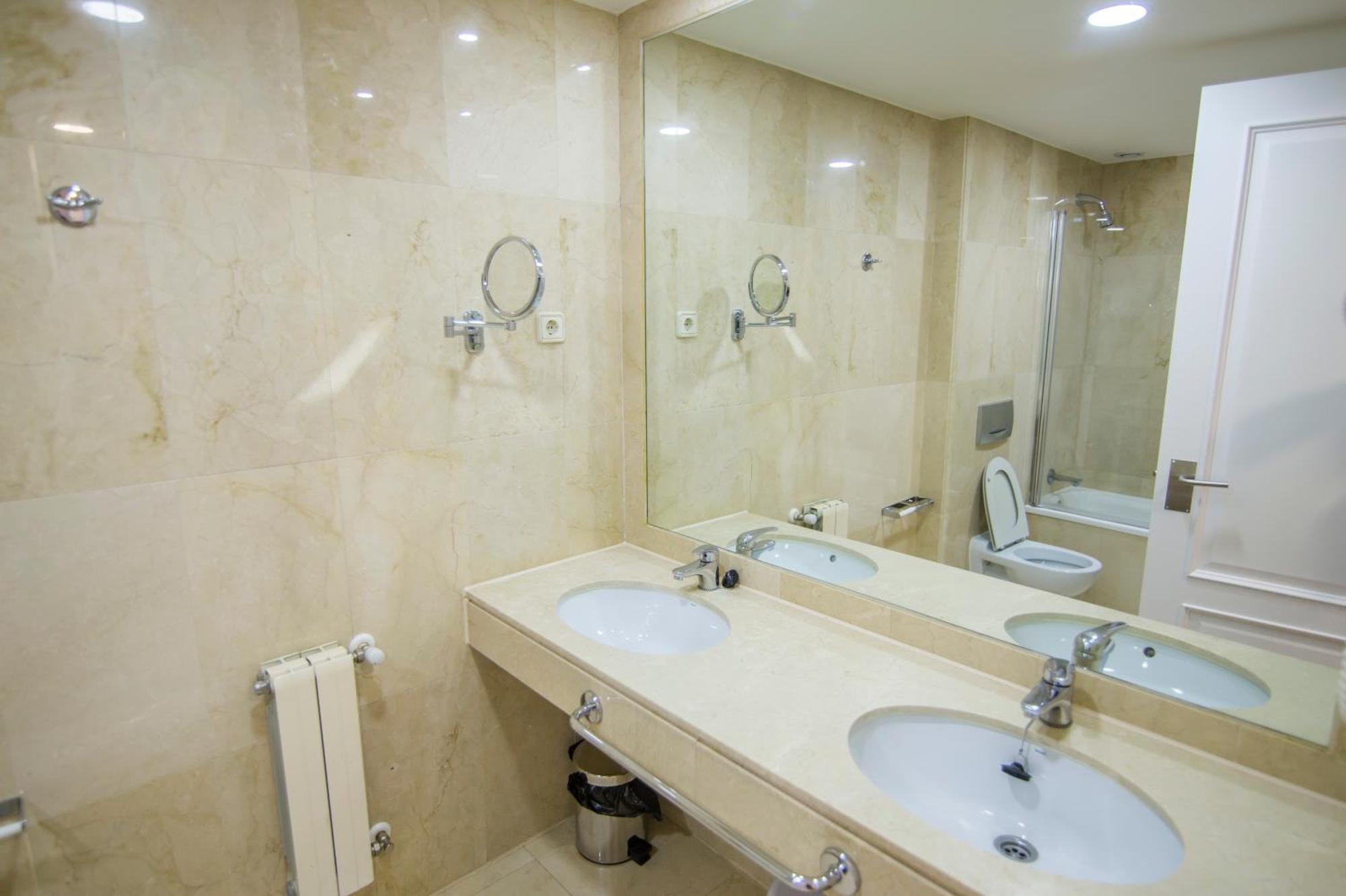 Apartamentos Plaza De Santiago - Estudios Turisticos - 1 Llave Pinto Eksteriør bilde