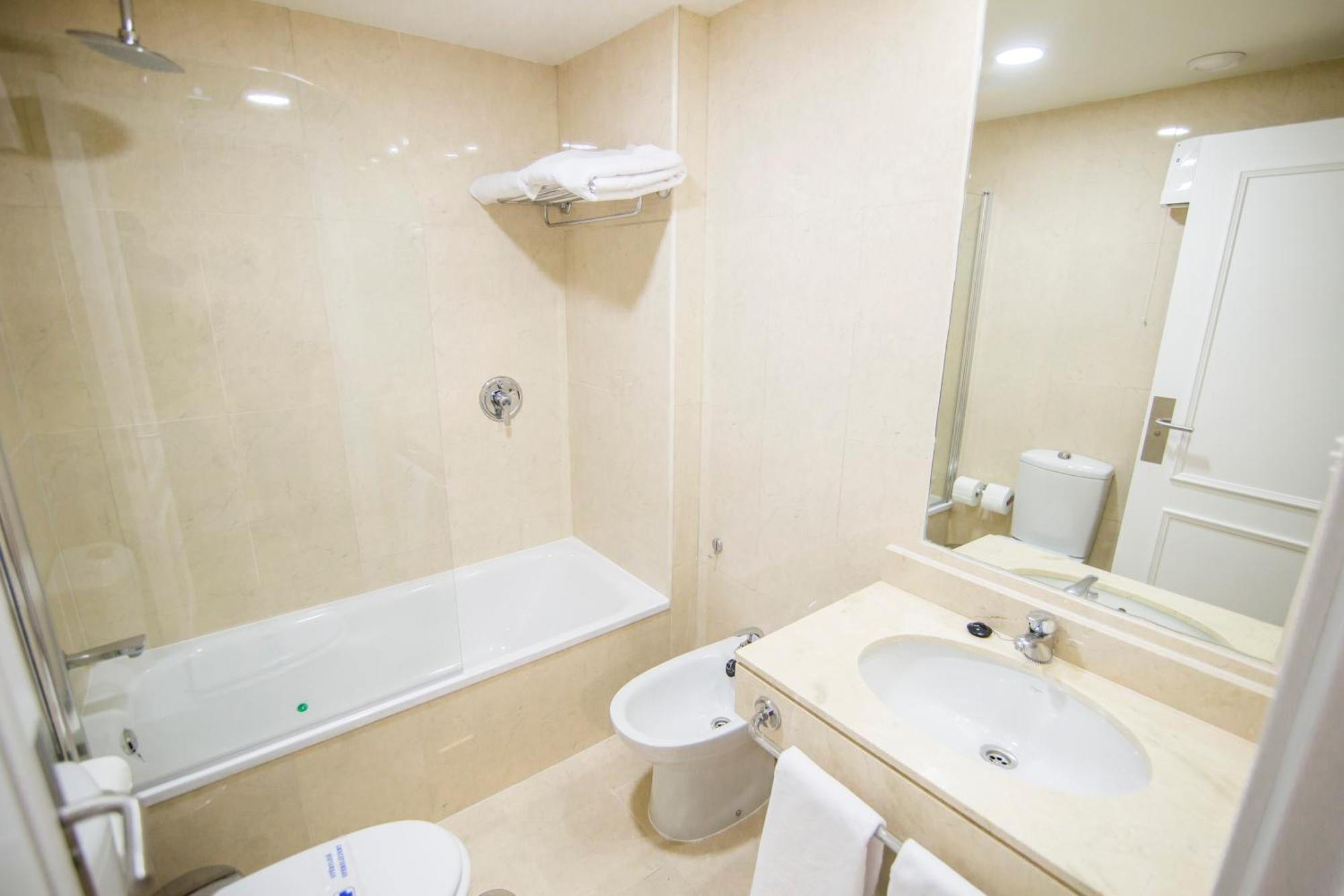 Apartamentos Plaza De Santiago - Estudios Turisticos - 1 Llave Pinto Eksteriør bilde