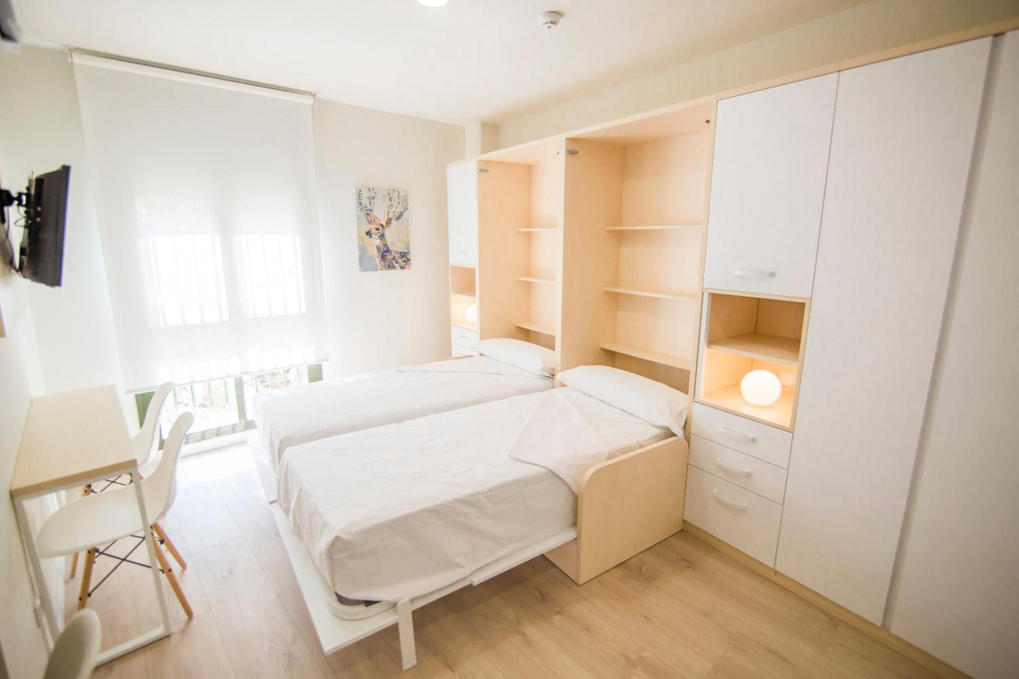 Apartamentos Plaza De Santiago - Estudios Turisticos - 1 Llave Pinto Eksteriør bilde