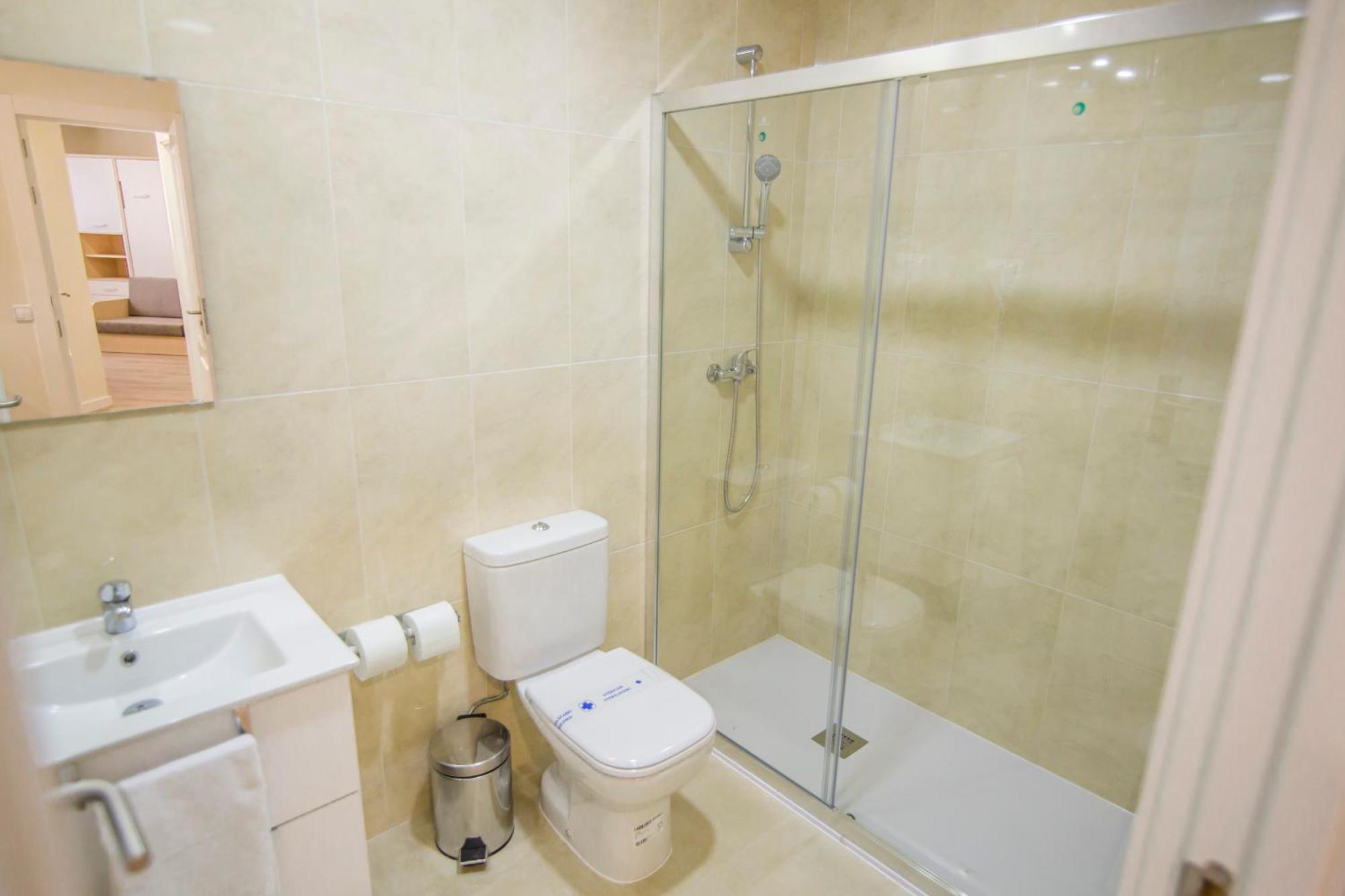 Apartamentos Plaza De Santiago - Estudios Turisticos - 1 Llave Pinto Eksteriør bilde