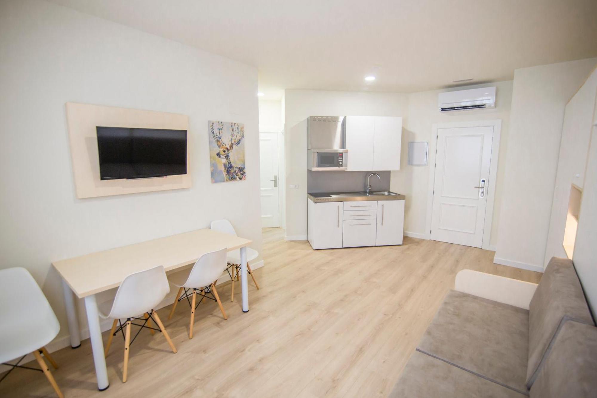 Apartamentos Plaza De Santiago - Estudios Turisticos - 1 Llave Pinto Eksteriør bilde