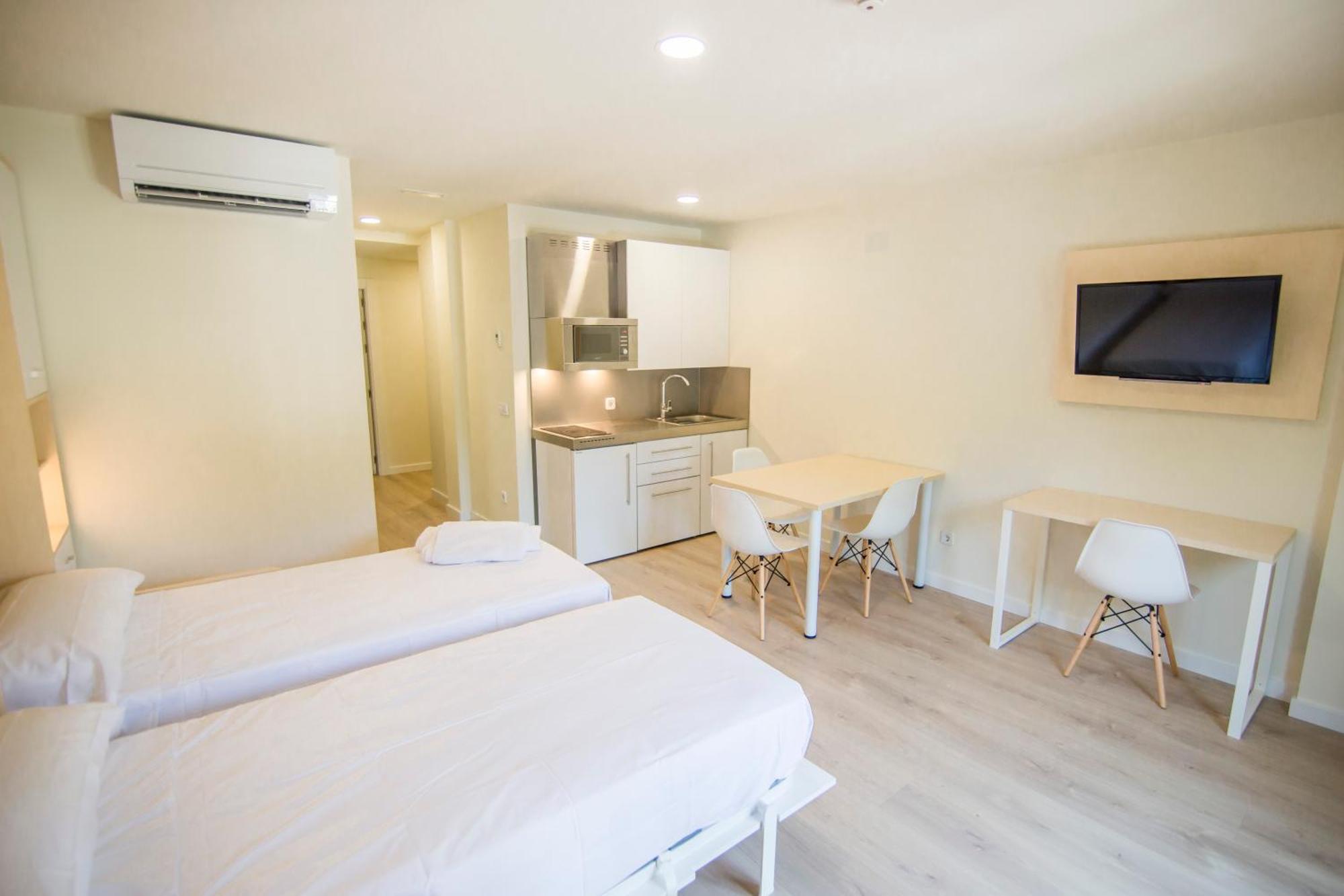 Apartamentos Plaza De Santiago - Estudios Turisticos - 1 Llave Pinto Eksteriør bilde