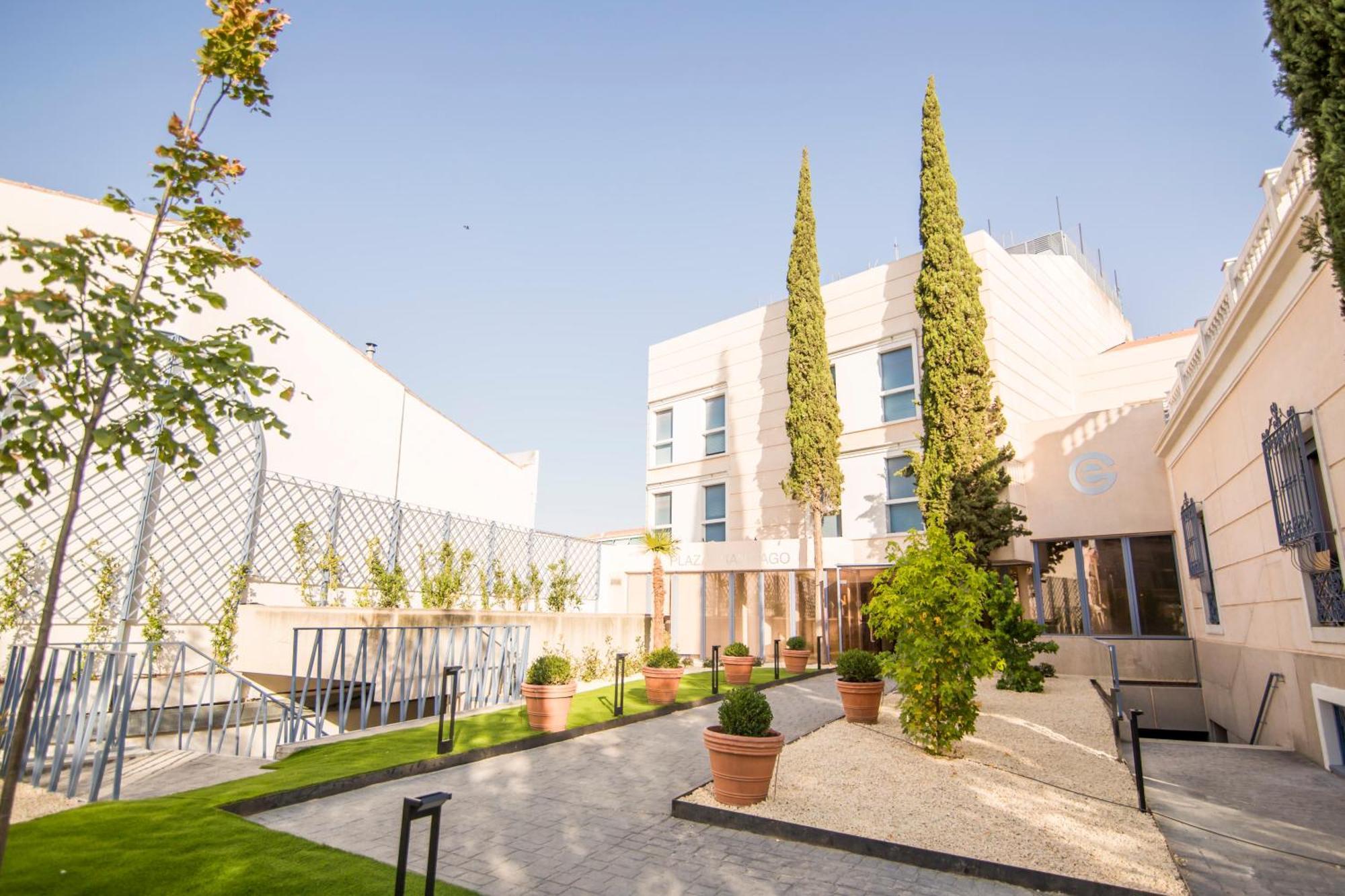 Apartamentos Plaza De Santiago - Estudios Turisticos - 1 Llave Pinto Eksteriør bilde