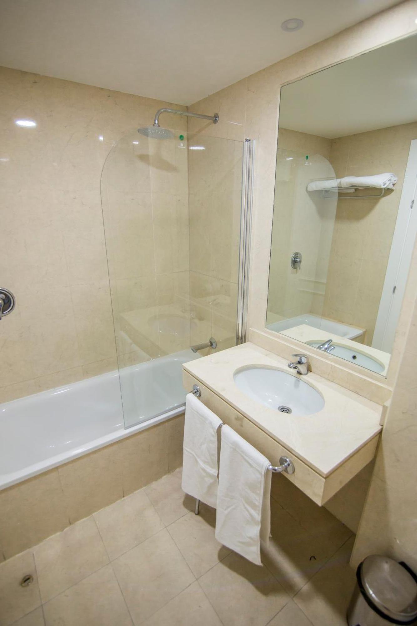 Apartamentos Plaza De Santiago - Estudios Turisticos - 1 Llave Pinto Eksteriør bilde