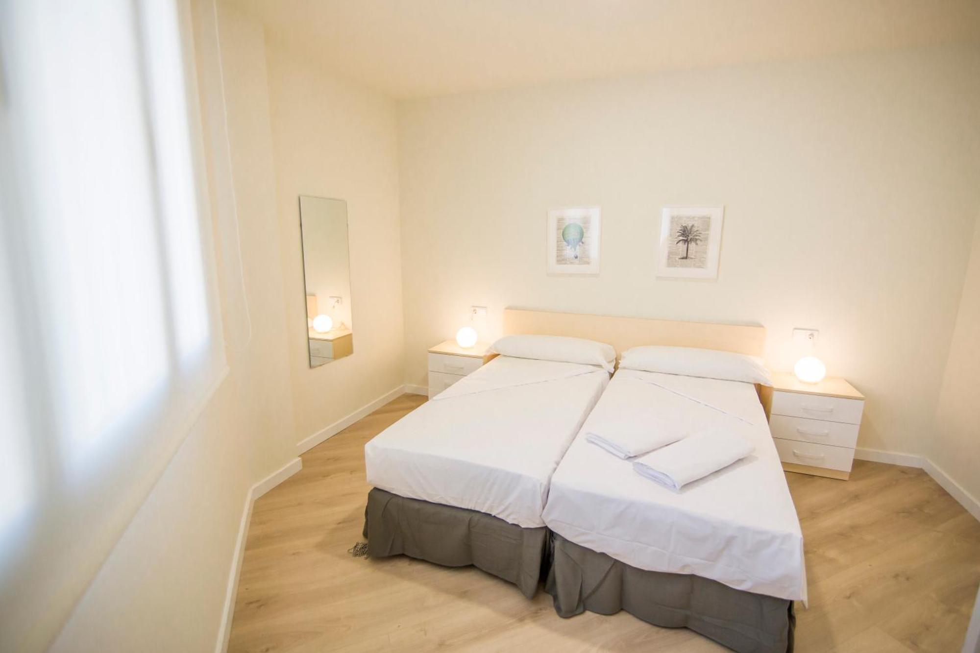 Apartamentos Plaza De Santiago - Estudios Turisticos - 1 Llave Pinto Eksteriør bilde