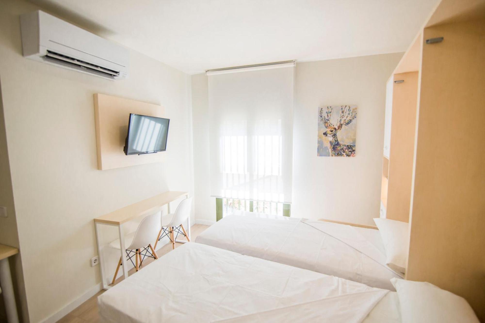 Apartamentos Plaza De Santiago - Estudios Turisticos - 1 Llave Pinto Eksteriør bilde